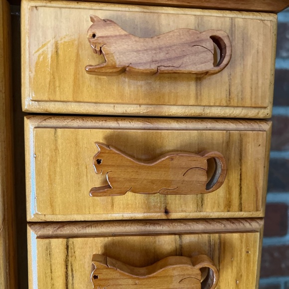🐈Rare Vintage Large Solid Wood Hand
Carved Cat Lovers Jewelry
Armoire Heirloom - Picture 5 of 12